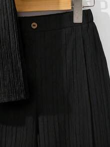 SHEIN 兒童青少年男孩休閒短袖V領上衣與短褲套裝 畢業禮服 度假舒適套裝 男孩穿搭套裝 舒適波希米亞街頭風 - 彩色 - 查看 3