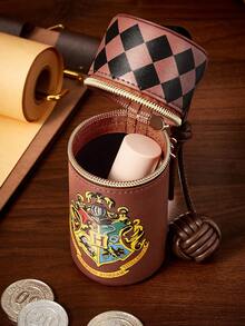 HARRY POTTER X SHEIN 1個 PU皮革霍格華茲學校徽章印花硬幣包，附毛球裝飾，可存放硬幣、口紅、面紙、鑰匙，適合女性、男性和學生，附扣環可掛在包包上，魔法主題 - 棕色 - 查看 3