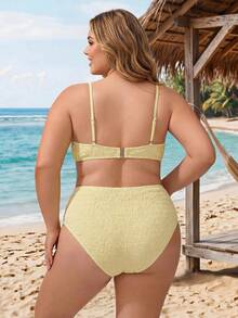 SHEIN CURVE+ 大尺碼女款夏季海灘度假純色金屬裝飾細肩帶比基尼三角褲兩件式泳衣套裝 黃色 - 黃色 - 查看 2