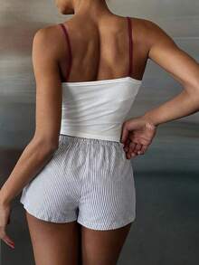 Livesso 2件組 女款對比色肩帶修身短版背心上衣與條紋短版睡褲夏季居家休閒套裝 - 酒紅色 - 查看 2