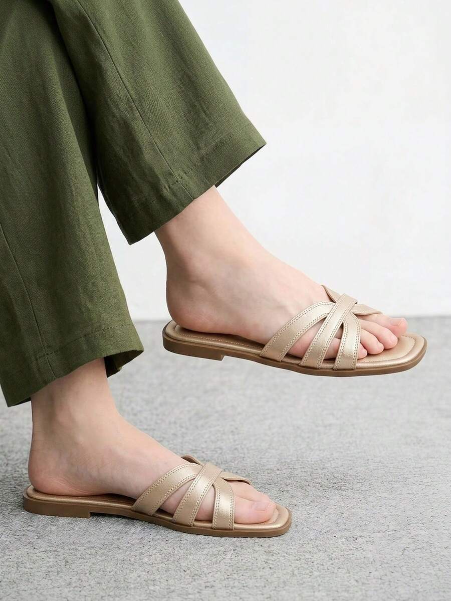 CUCCOO BIZCHIC 夏季新款金色沙灘度假休閒女款平底涼鞋 - 金色 - 查看 1