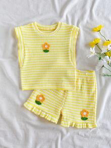 SHEIN Vintaside Kids 2件組 嬰幼女童 0-3歲 春夏休閒日常度假 紋理針織黃色條紋荷葉袖圓領T恤上衣與短褲 海島度假夏季海灘套裝 - 黃色 - 查看 3