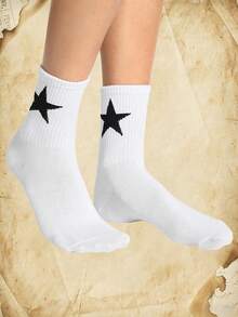 ROMWE Goth 2pairs Men Star Print Crew Socks - Two color black and white - View 3