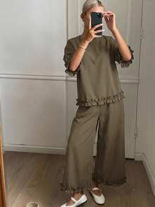 Livesso 秋季女款軍綠色休閒兩件套，圓領短袖寬鬆上衣配荷葉邊飾與寬腿長褲 - 棕色 - 查看 3