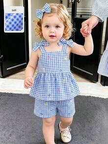 SHEIN Vintaside Kids 2件套女婴幼儿/新生儿0-3岁日常休闲可爱格子蝴蝶结装饰蓝色蝴蝶结图案吊带背心+短裤套装，柔软舒适的面料，适合返校、假期、夏季穿着、旅行、派对等场合。 - 藍色 - 查看 5