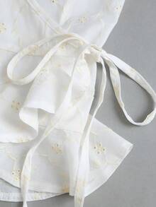 Sweetra 女款夏季刺繡布料綁帶荷葉邊下襬休閒浪漫上衣 - 白色 - 查看 3