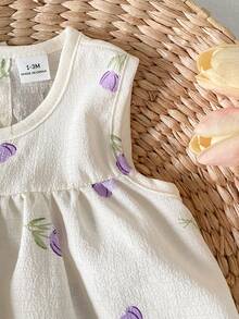 SHEIN Playful Pals 女嬰白色純色特殊提花紋理面料圓領無袖短版抓皺背心上衣，搭配彩色圓點印花，配粉紅色鬆緊腰舒適簡約短褲，度假休閒春夏季出遊舒適法式田園優雅套裝 - 紫色 - 查看 6