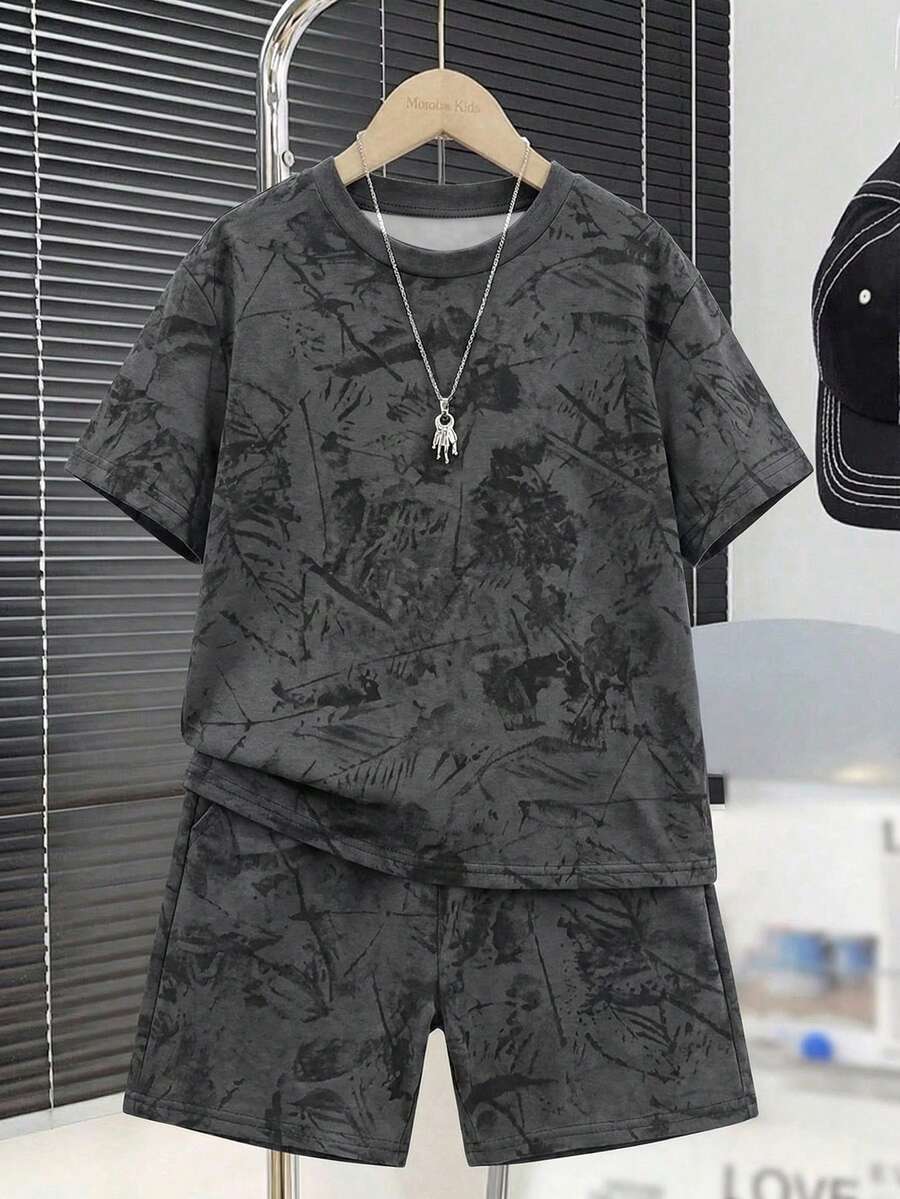 SHEIN 两件套儿童/男童休闲街头运动舒适简约圆领短袖T恤短裤套装,适合通勤、上学、日常休闲、运动、春夏、度假等场合。 - 灰色 - 查看 1