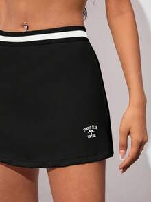 SHEIN Cheerettes 女款拼色單肩上衣與口袋裙褲休閒日常運動套裝 - 黑與白 - 查看 4