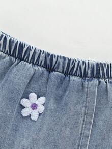 SHEIN Sparklyn 女童夏季新款套裝，可愛俏皮風，紫色短袖 T-shirt 上衣搭配雛菊印花設計，配復古中藍色牛仔裙褲，鬆緊腰頭設計，對比色 3D 刺繡雛菊圖案，修身剪裁，柔軟親膚面料，適合外出、派對等多種場合，夏季新款女童套裝 - 彩色 - 查看 11