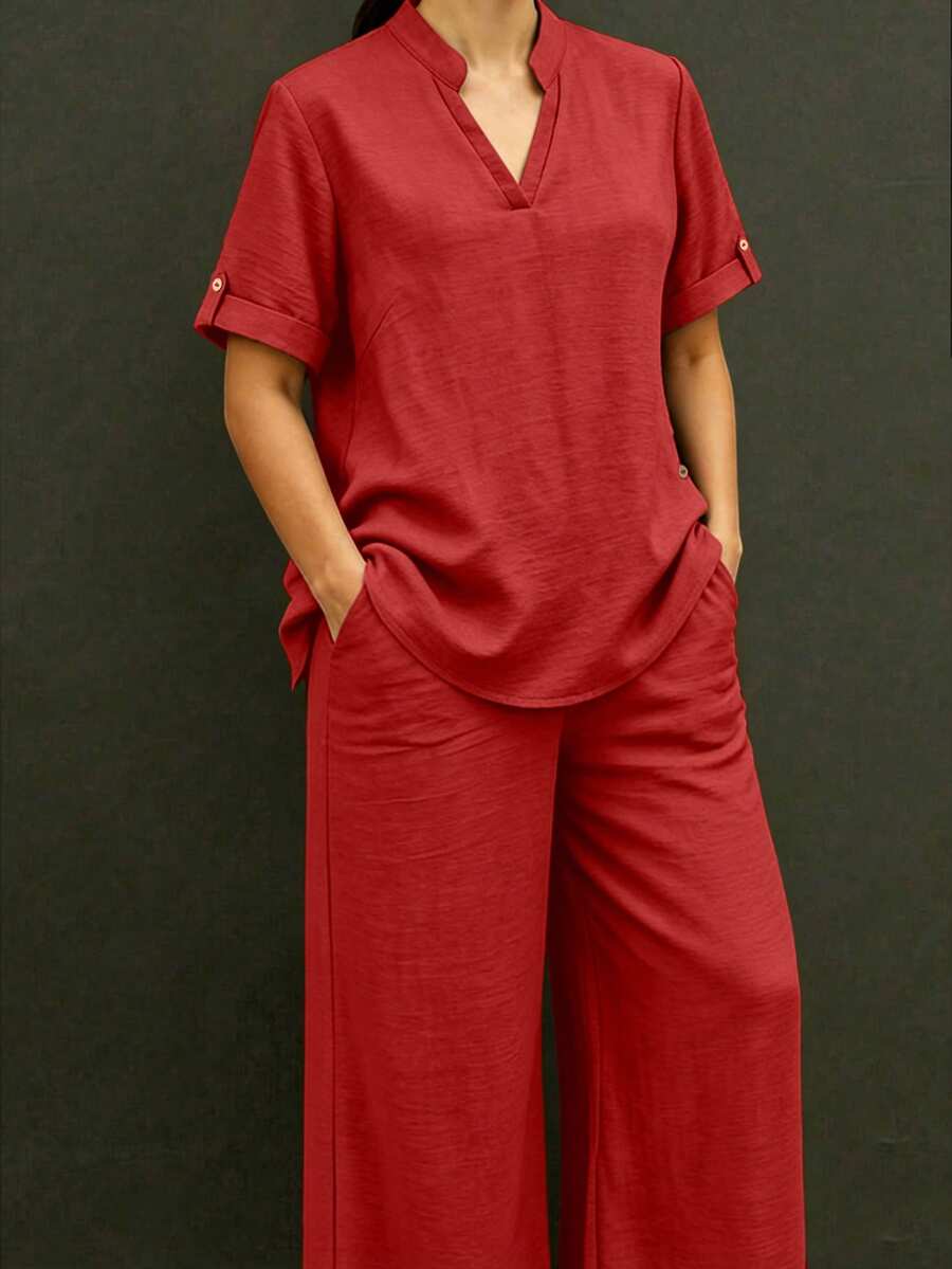 SHEIN LUNE CURVE 大尺碼女款夏季紅色休閒時尚兩件套,皺紋缺口領短袖上衣與直筒口袋長褲,夏季度假穿搭,春季 - 紅色 - 查看 1
