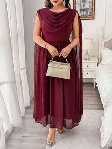Modelyn Vestido Elegante Vermelho com Decote Drapeado em Gola Cowl e Barra Fluida em Chiffon para Mulheres Plus Size de Verão - Vermelho - Visão 8