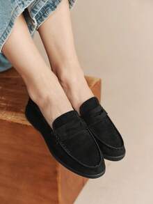 Rosivie Black Suede Loafers, Slip-On Soft-Soled Shoes, Commuter Versatile Retro Loafers - Black - View 3
