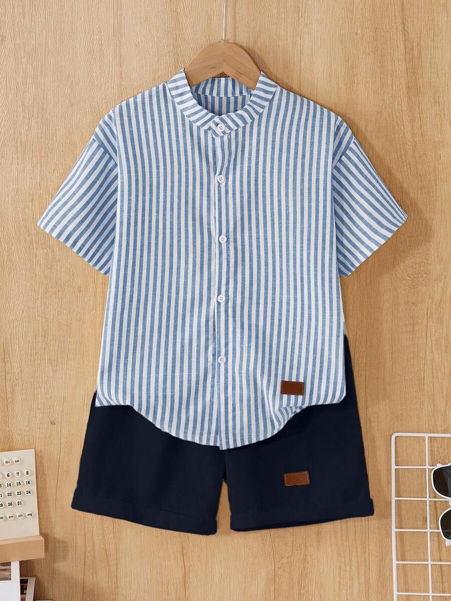 SHEIN Vintaside Kids 男童休閒通勤紋理條紋面料立領襯衫與色織條紋短褲套裝,舒適時尚 2 件套穿搭 - 藏蓝色 - 查看 1