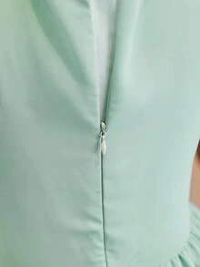 1件女童豆綠色雪紡無袖洋裝，夏季溫柔風，前交叉結設計，高腰，中長版，雙層不對稱A字大裙擺，適合伴娘、約會、通勤、日常穿著，優雅貼身熱銷款 - 綠色 - 查看 7