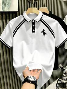 Manfinity Hypemode 男士黑白馬印花 Polo 衫，休閒學院風，適合學校、派對、戶外與日常穿著，適合男生、女生與休閒穿著者，足球 - 彩色 - 查看 1