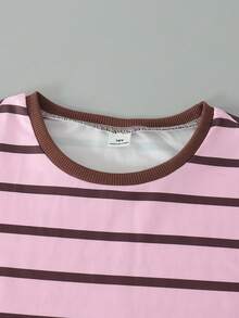SHEIN 青少年女孩粉色與棕色條紋短袖T恤與短褲2件套，對比色圓領條紋T恤，配色短褲，休閒度假風青少年女孩套裝，夏季日常出遊、居家穿著，獨特設計青少年女孩套裝 - 粉色 - 查看 4