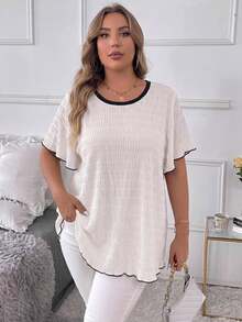 SHEIN CURVE+ 大尺碼女款法式百褶圓領短袖休閒T恤 休閒上衣 可愛短袖上衣 女款可愛上衣 夏季上衣 簡約上衣 女款休閒上衣 夏季女款上衣 - 黑與白 - 查看 3