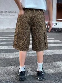SHEIN Little Byeori 兒童青少年男孩豹紋口袋時尚休閒工裝牛仔短褲 假日棕色夏季款 - 彩色 - 查看 2