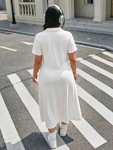 Muchica 黑白大尺碼休閒收腰 T恤長版拼接街頭風洋裝 - 黑與白 - 查看 2