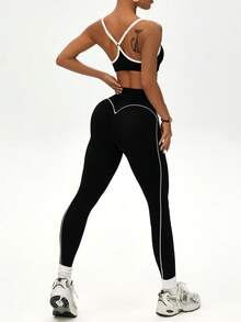 Easithlete Easithlete 2件組女款無縫對比色性感可調式肩帶露背運動內衣，適合跑步健身運動瑜伽，搭配9/10分運動緊身褲套裝 - 黑與白 - 查看 6