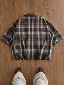 SWAVVY 男士格紋字母刺繡短袖單排扣休閒襯衫 - 卡其色 - 查看 8