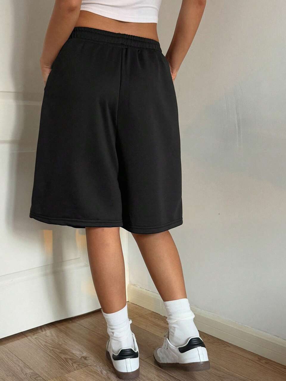 Women's Casual Sports Shorts With Elastic Waist And Drawstring, Loose Straight Leg, Solid Black, Summer And Autumn