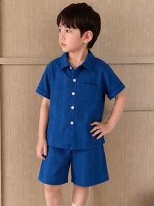 SHEIN Bộ 2 món áo sơ mi ngắn tay cổ bẻ cho bé trai, áo sơ mi và quần short dáng rộng chất liệu mềm mại, phong cách tối giản kiểu sinh viên, phù hợp mặc hàng ngày, đi học, dã ngoại, nghỉ dưỡng, du lịch, thư giãn, thích hợp cho mùa xuân và mùa hè. - Màu xanh lam - Xem 1
