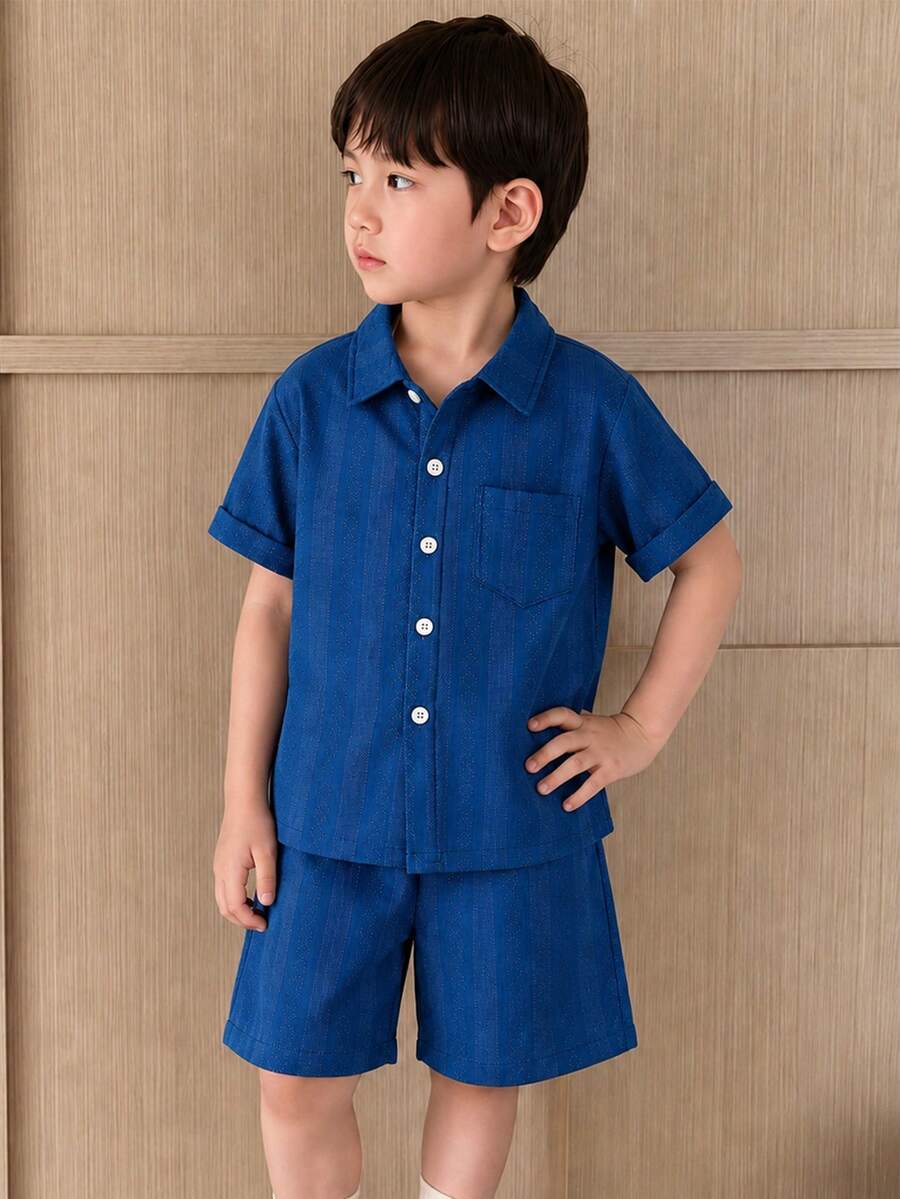 SHEIN Bộ 2 món áo sơ mi ngắn tay cổ bẻ cho bé trai, áo sơ mi và quần short dáng rộng chất liệu mềm mại, phong cách tối giản kiểu sinh viên, phù hợp mặc hàng ngày, đi học, dã ngoại, nghỉ dưỡng, du lịch, thư giãn, thích hợp cho mùa xuân và mùa hè. - Màu xanh lam - Xem 1