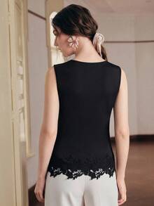 Anewsta Top elegante sin mangas con dobladillo de encaje floral 3D, top de silueta ajustada para mujer - Negro - Ver 2