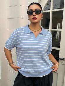 Dazy Plus 趣味通勤拼接撞色 Polo 領休閒短袖大尺碼女款春夏針織上衣 - 藍色 - 查看 5