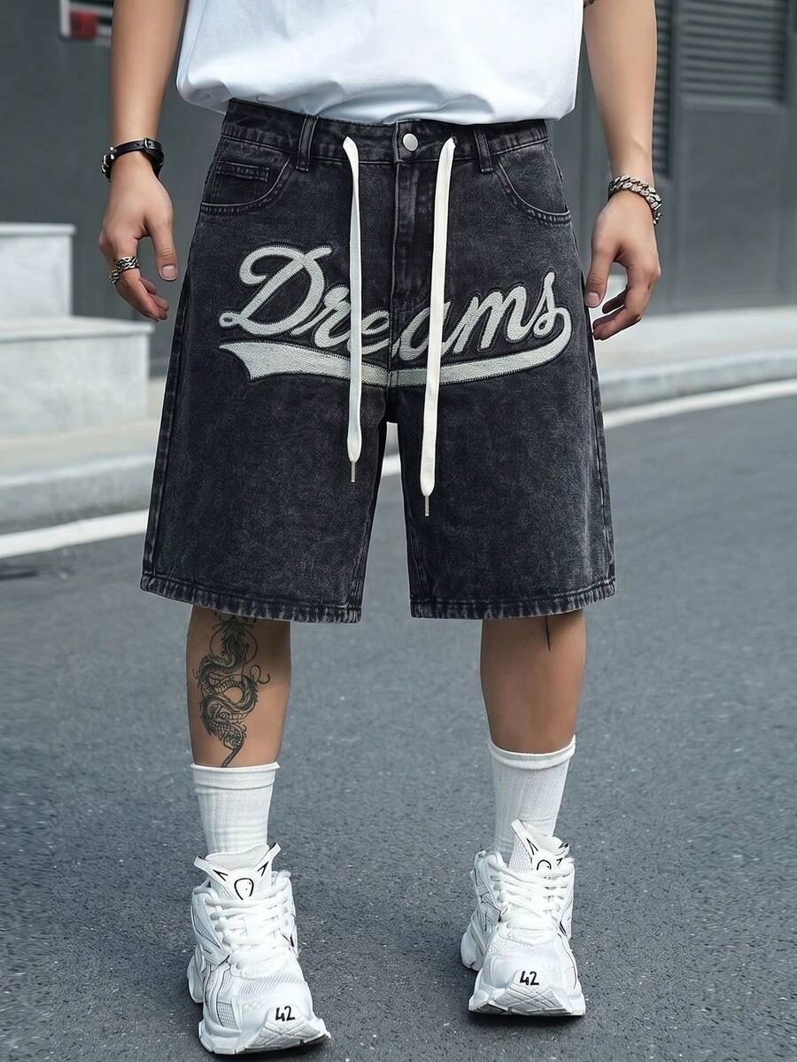 Manfinity EMRG 男士街頭風休閒刺繡黑色牛仔短褲 - 黑色 - 查看 1