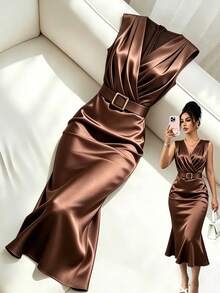 Franclia Gaun Wanita Elegan untuk Komuter, Model V-Neck Bodycon, Pas Badan, Bahan Satin Elastis Mengkilap dengan Kancing Metalik, Gaun Dalaman Musim Semi/Panas - Coffee Brown - View 1