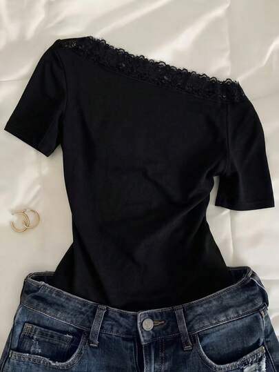 SHEIN Camiseta de manga corta con hombros descubiertos, estilo sexy de deseo puro, patchwork de encaje negro, ajuste ceñido y favorecedor, top para chica hot americana