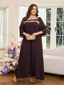 Al Najma 灰藍色網紗刺繡蕾絲拼接浪漫優雅寬鬆舒適方領大裙擺修身大尺碼女款阿拉伯風洋裝 - 酒紅色 - 查看 5