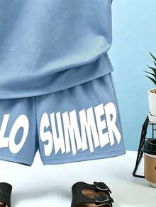 SHEIN Coolqubz 夏季可愛印花圓領套頭運動背心 & 短褲 2件組，兒童無袖運動休閒套裝，深藍色主色，無袖圓領上衣左胸印有白色棕櫚樹 & 吐舌設計字母印花，短褲適合夏季運動或日常休閒穿著 - 藍色 - 查看 5