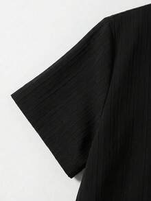 SHEIN 兒童青少年男孩休閒短袖V領上衣與短褲套裝 畢業禮服 度假舒適套裝 男孩穿搭套裝 舒適波希米亞街頭風 - 彩色 - 查看 4
