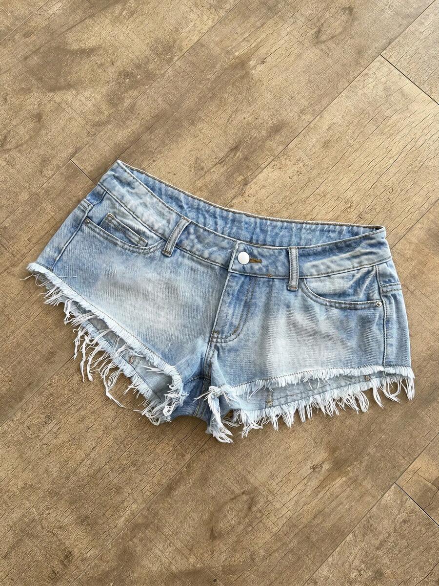 SHEIN 超低腰鉚釘復古牛仔迷你短褲 - 淺色水洗藍 - 查看 1