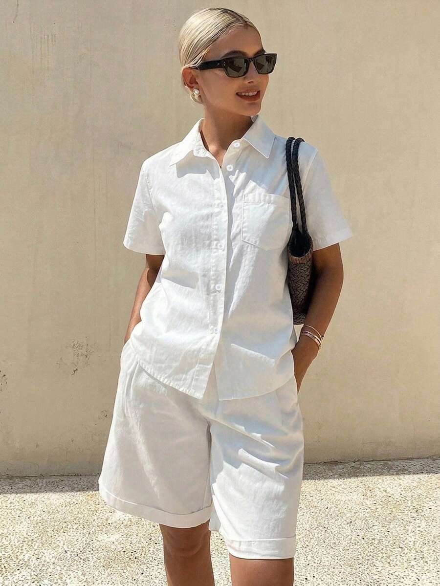 DAZY 女款夏季翻領無袖牛仔背心與捲邊寬鬆休閒牛仔短褲兩件套，中性都市休閒度假風白色牛仔套裝 - 白色 - 查看 1