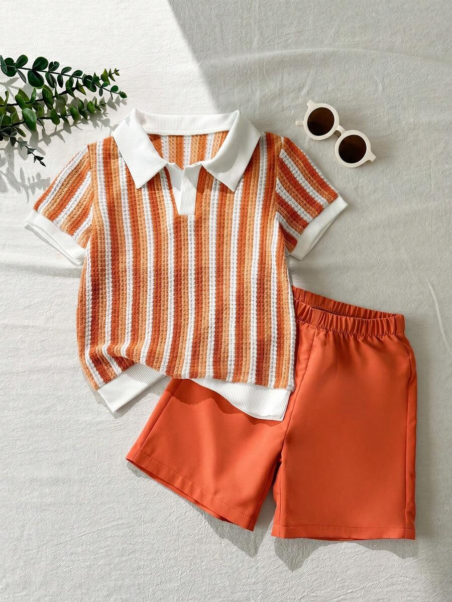 SHEIN Playful Pals 2件組小男孩夏季復古條紋紋理短袖 Polo 衫 + 休閒短褲套裝,適合日常外出、幼兒園、家庭旅行等場合 - 橘色 - 查看 1