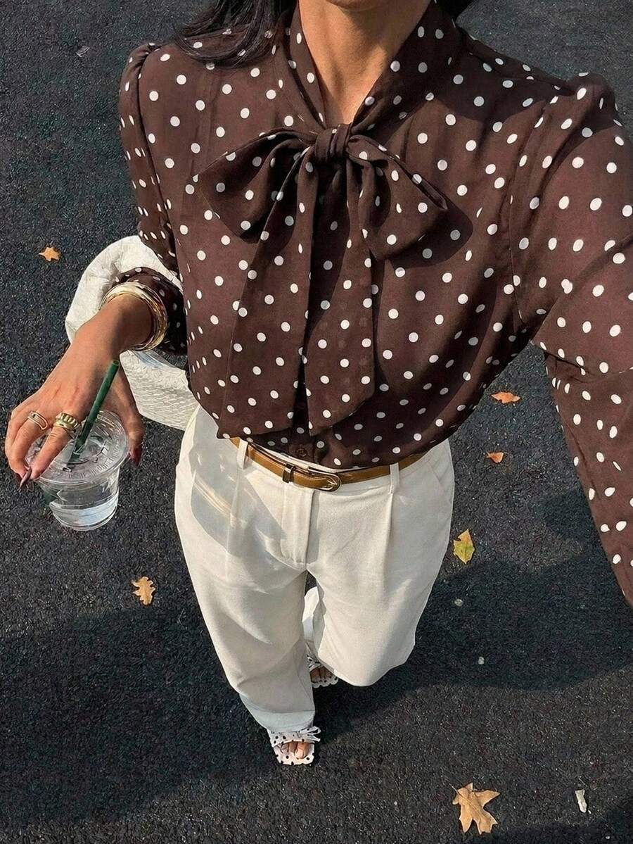 Siren Gaze 女款深棕色與奶油色波點雪紡長燈籠袖蝴蝶結前綁式修身優雅時尚襯衫 - 咖啡棕 - 查看 1