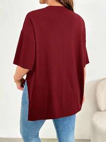 SHEIN CURVE+ 大尺碼女款酒紅色夏季休閒日常寬鬆舒適基本款下擺開衩短袖T恤 - 酒紅色 - 查看 2