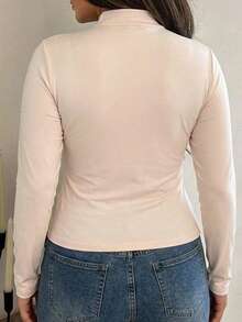 Dazy Plus 彈性緊身拉鍊門襟運動休閒短版短袖春夏季大尺碼女款T恤 - 米色 - 查看 3