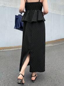 FRIFUL Gaun Panjang Wanita Motif Polkadot dengan Tali Bahu Tipis, Model 2 in 1, Pinggang Dirampingkan, dan Detail Kerut untuk Memperampingkan Tubuh, Cocok untuk Musim Panas. - Hitam - View 2