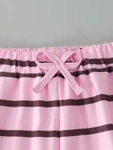 SHEIN 青少年女孩粉色與棕色條紋短袖T恤與短褲2件套，對比色圓領條紋T恤，配色短褲，休閒度假風青少年女孩套裝，夏季日常出遊、居家穿著，獨特設計青少年女孩套裝 - 粉色 - 查看 6