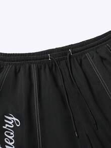 Manfinity Hypemode 男士素色翻領全開襟拉鍊街頭風青年休閒品牌印花寬鬆短袖襯衫與素色寬鬆直筒彈性腰短褲套裝 - 黑色 - 查看 7