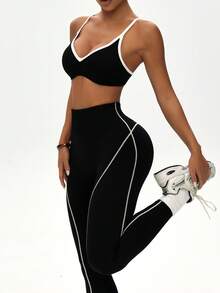 Easithlete Easithlete 2件組女款無縫對比色性感可調式肩帶露背運動內衣，適合跑步健身運動瑜伽，搭配9/10分運動緊身褲套裝 - 黑與白 - 查看 7