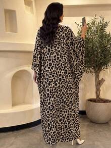 Auveirra Vestido plus size com estampa de oncinha e manga morcego, ideal para festas - Multicolorido - Ver 2