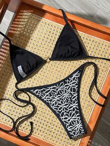 Swim Vcay 2026春夏新款女款黑色配白色花卉刺繡比基尼套裝，金色金屬環掛脖三角上衣搭配側綁帶三角泳褲，極簡優雅度假海灘泳衣套裝 - 黑與白 - 查看 2