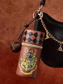 HARRY POTTER X SHEIN 1個 PU皮革霍格華茲學校徽章印花硬幣包，附毛球裝飾，可存放硬幣、口紅、面紙、鑰匙，適合女性、男性和學生，附扣環可掛在包包上，魔法主題 - 棕色 - 查看 2